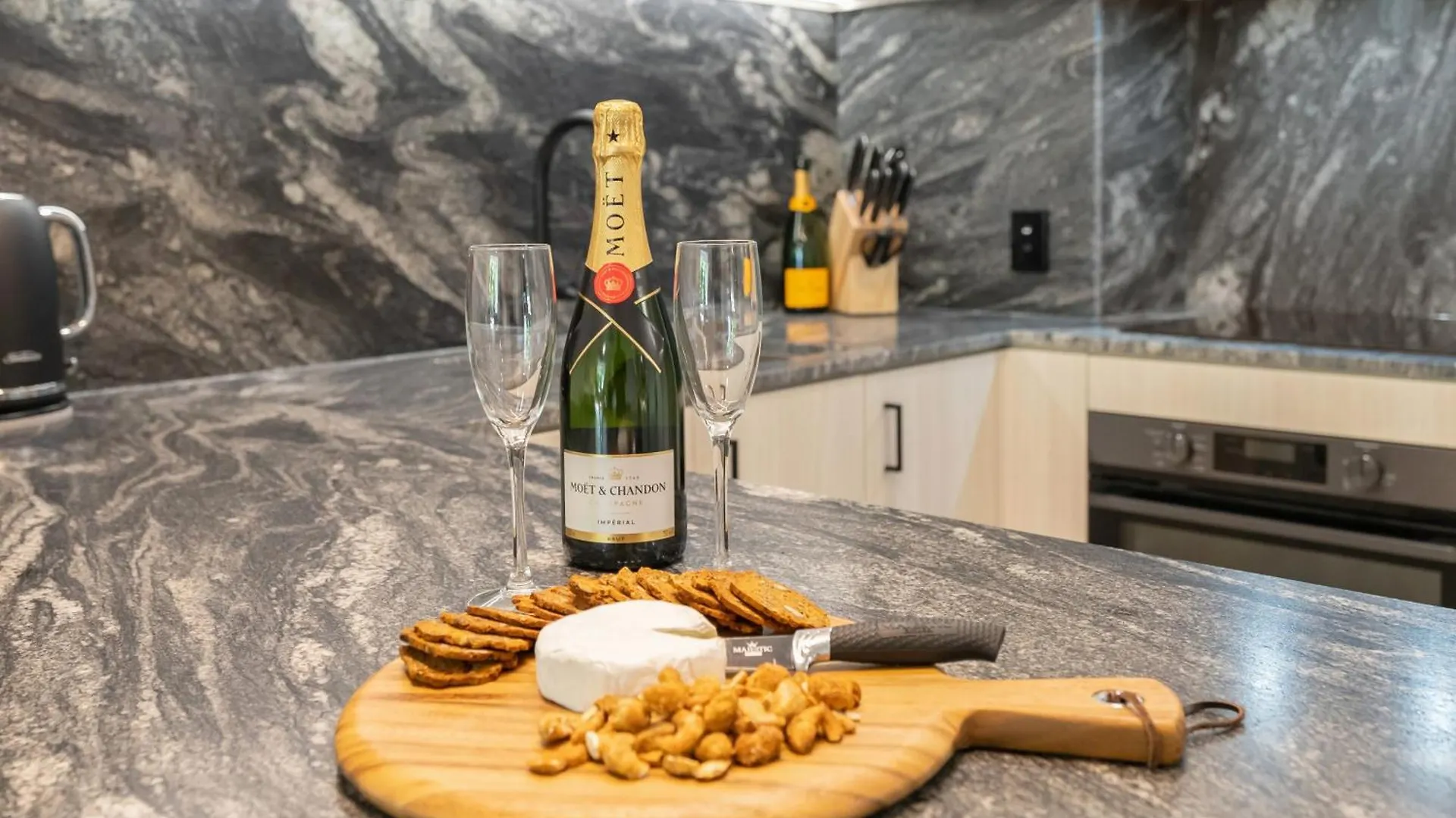 Elysium Private Apartments At Beach Club & Spa