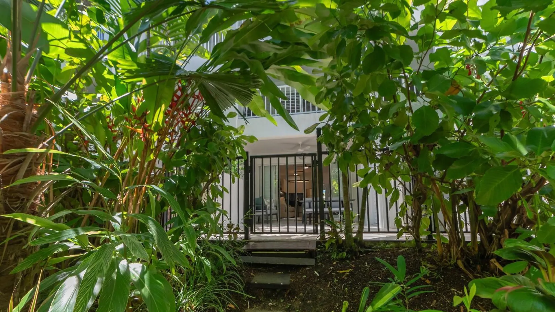Elysium Private Apartments At Beach Club & Spa 0*, Palm Cove