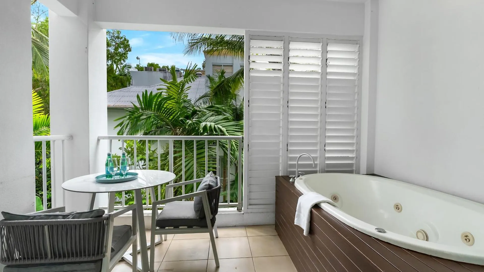 Elysium Private Apartments At Beach Club & Spa