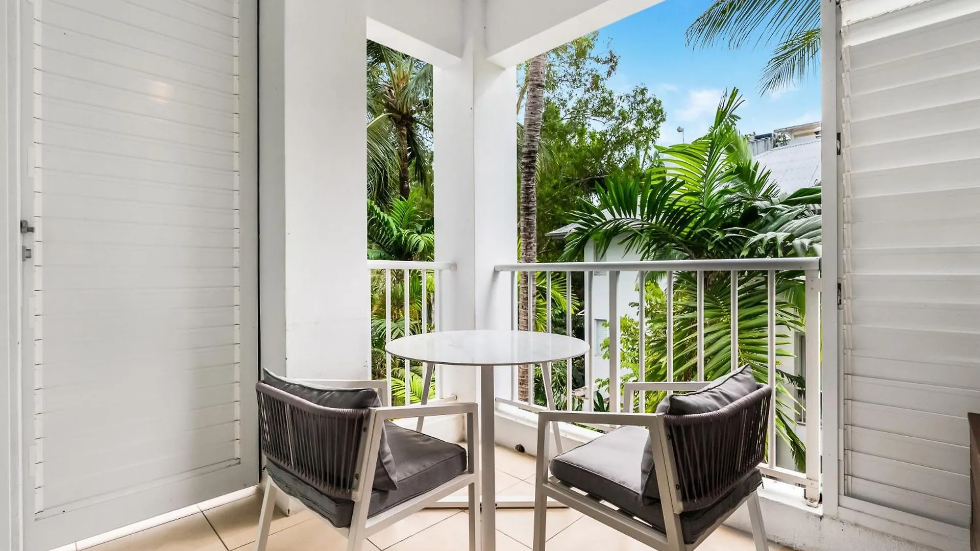 Elysium Private Apartments At Beach Club & Spa