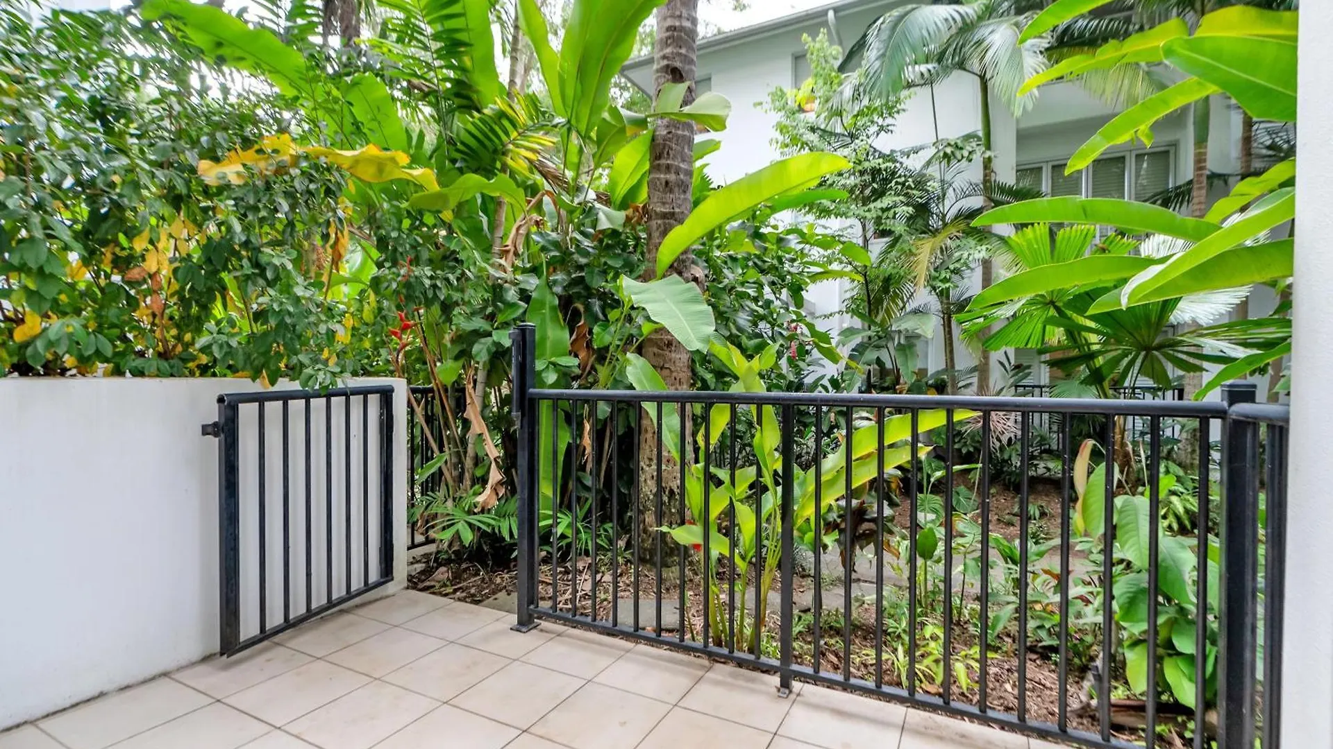 Elysium Private Apartments At Beach Club & Spa 0*, Palm Cove