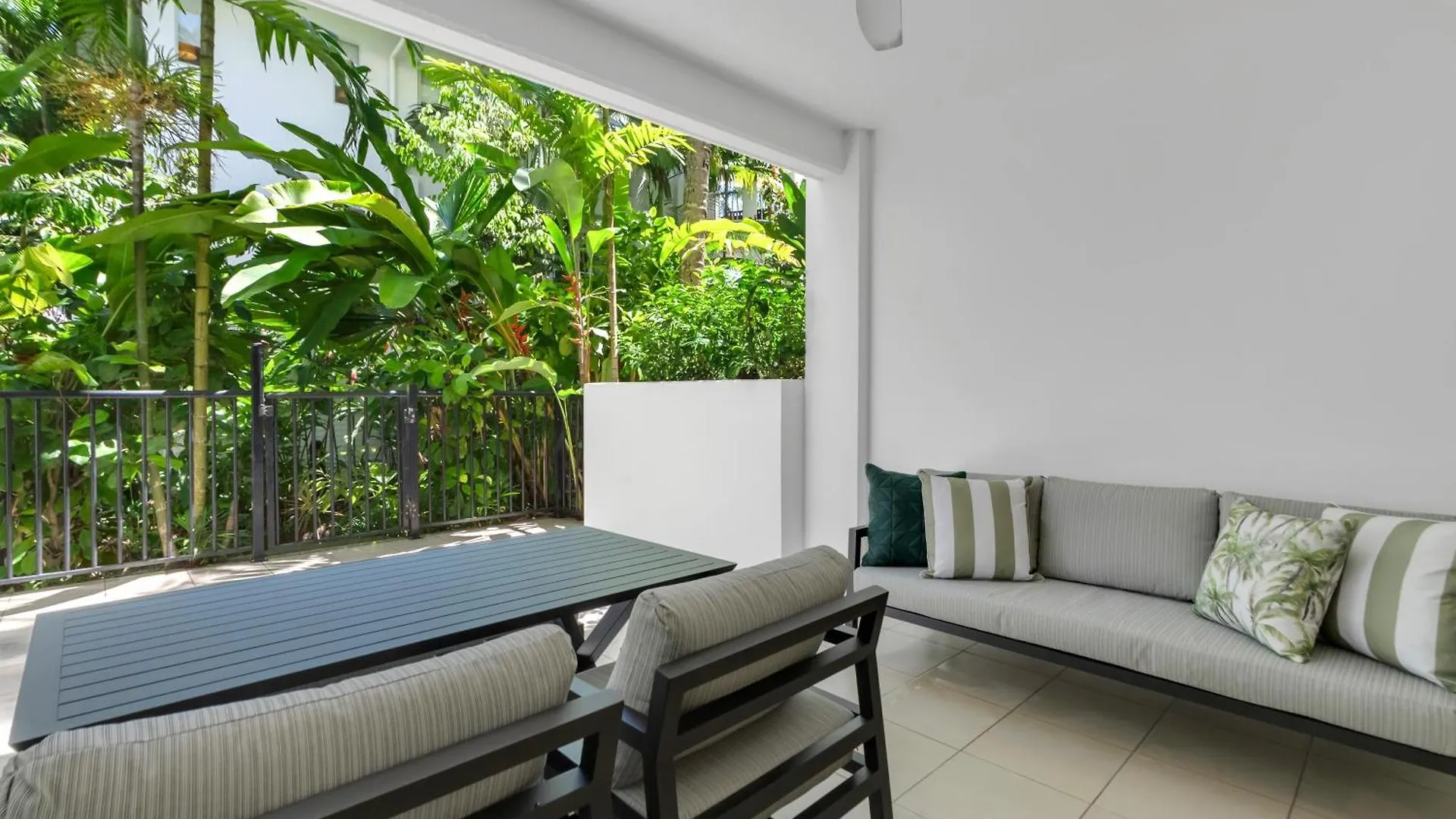 Elysium Private Apartments At Beach Club & Spa